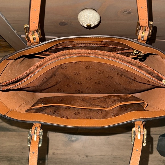 Tory Burch Emerson Purse - Picture 6 of 6